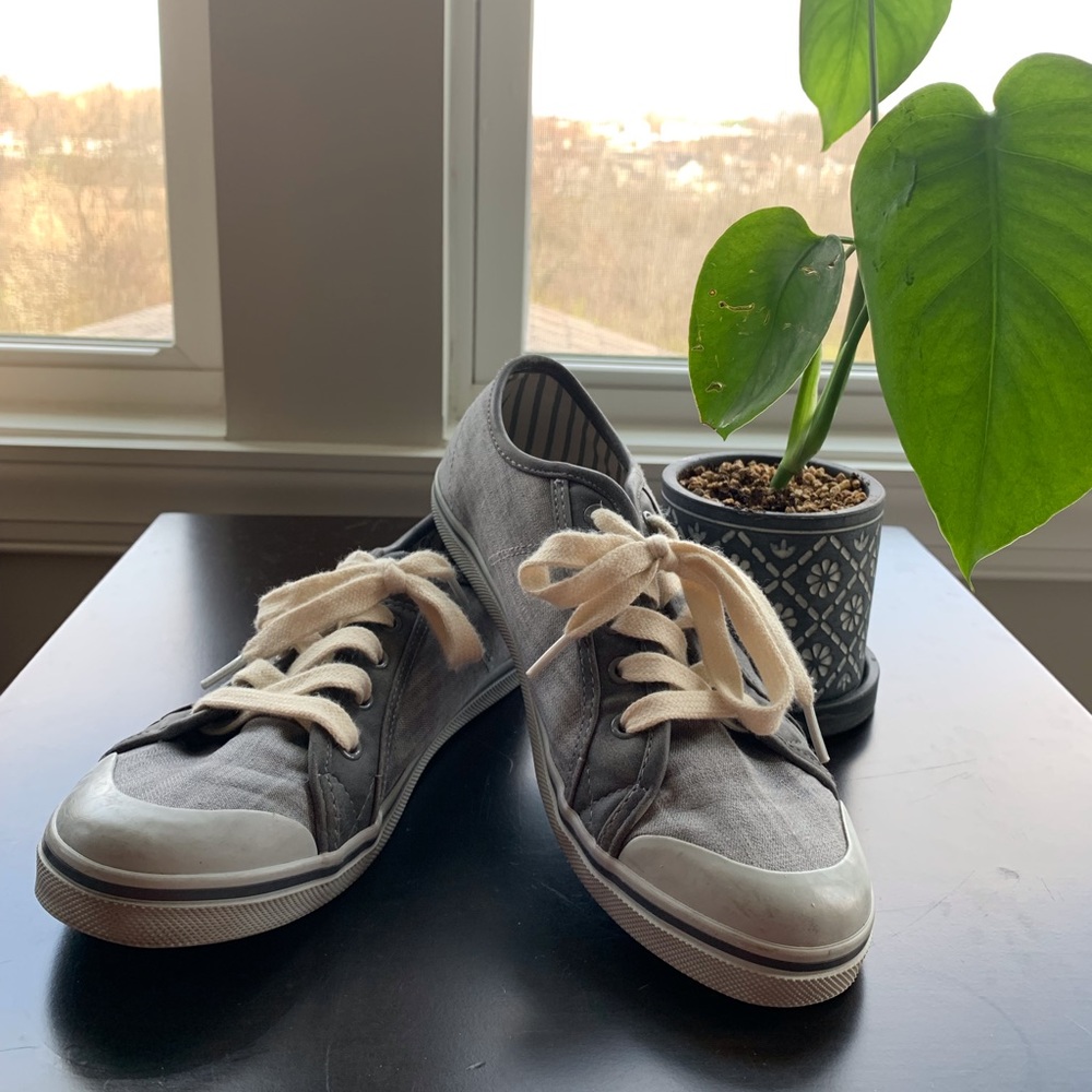 Ugg tennis shoes
